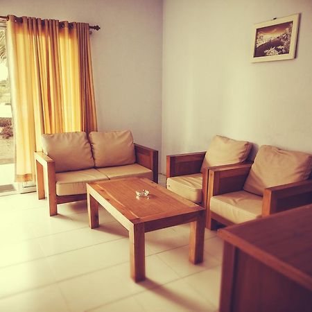 Ujunggenteng Turtle Beach Hotel מראה חיצוני תמונה