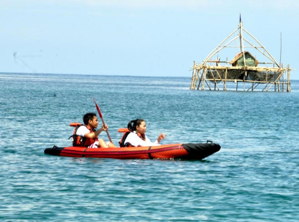 Ujunggenteng Turtle Beach Hotel מראה חיצוני תמונה