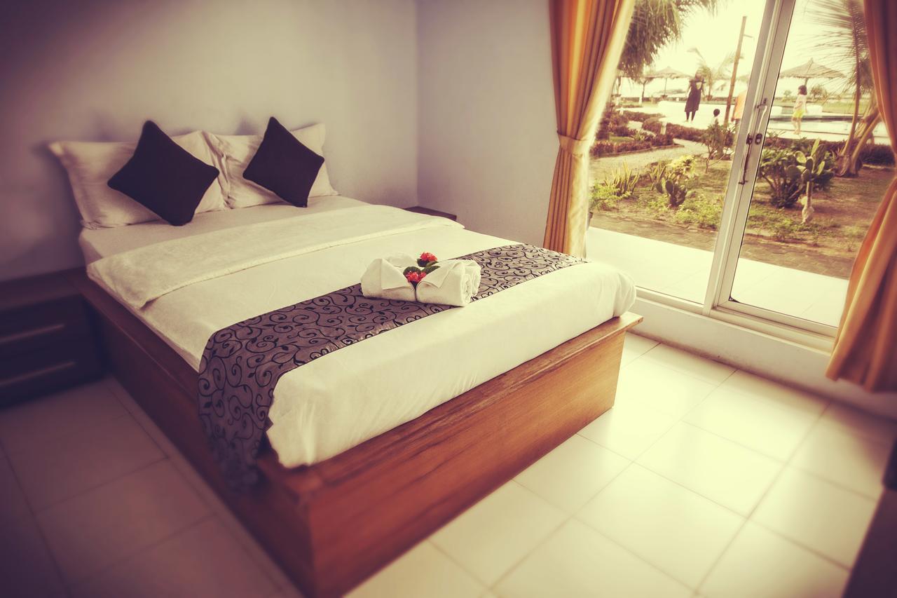 Ujunggenteng Turtle Beach Hotel מראה חיצוני תמונה
