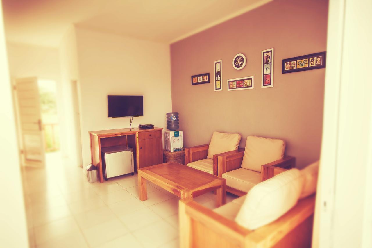 Ujunggenteng Turtle Beach Hotel מראה חיצוני תמונה